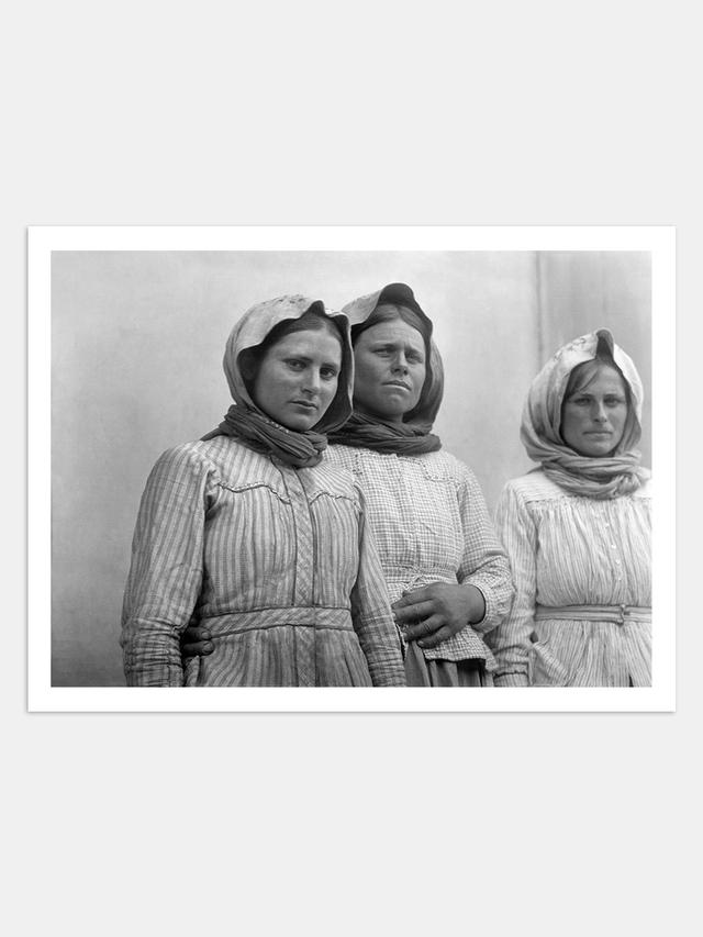 Elly Sougioultzoglou-Seraidari (Nelly’s), Women in Tripoli