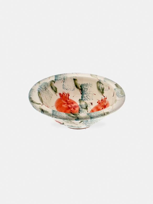 Bowl motifs by a mansion