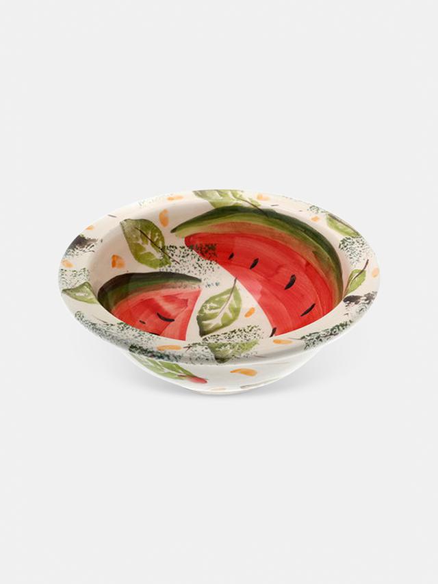 Bowl motifs by a mansion
