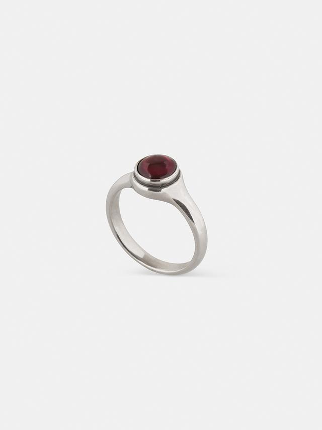 Ring with garnet