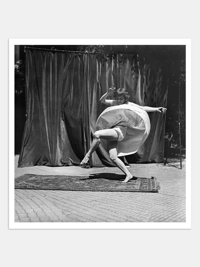 Elly Sougioultzoglou-Seraidari (Nelly’s), Dancer photographed in Franz Fiedler’s studio